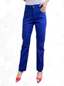 Едноцветен дамски панталон, права кройка тип дънки с пет джоба, цвят кралско синьо