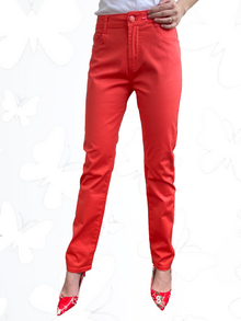 Едноцветен дамски панталон, права кройка тип дънки с пет джоба, цвят корал