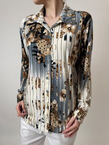 Елегантна риза, изработена от мека материя, десен в цвят кафе
