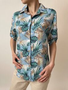 Полувталена дамска риза от памук с регулируеми ръкави, летен десен в свежи сини тонове