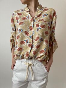 Свободна дамска риза, 3/4 ръкав с регулируема дължина, памучна материя, десен маргаритки в бежово