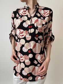 Свободна дамска риза, 3/4 ръкав с регулируема дължина, цвят черно с десен червени кръгове