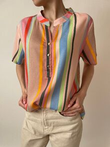 Свободна дамска риза от памучна материя, къс ръкав, разноцветен десен райе, фон екрю