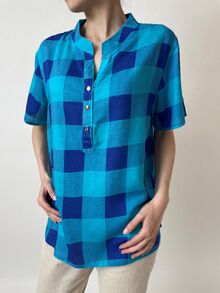 Свободна дамска риза с къс ръкав, десен големи квадрати в син цвят