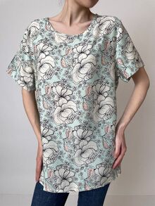 Свободна дамска блуза с къс ръкав, памучна материя, десен рози в екрю