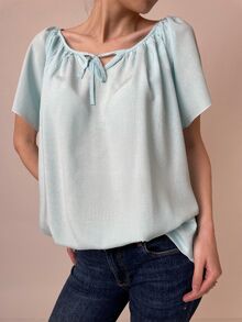 Свободна дамска блуза от памучна, лятна материя, деколте с набор и връзки, големи размери, изчистен десен в небесно синьо