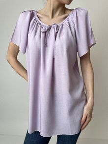 Свободна дамска блуза от памучна, лятна материя, деколте с набор и връзки, големи размери, изчистен десен в светло лилаво