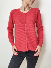 Дамска жилетка с кашмир, релефна плетка, обло деколте, цвят червен