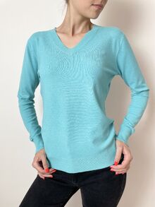 Кашмирен пуловер с остро деколте в небесно син цвят