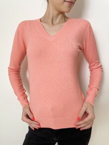 Кашмирен пуловер с остро деколте в цвят праскова