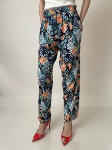 Летен дамски панталон с италиански джобове, права кройка с ластик и връзки в талията, разноцветен десен