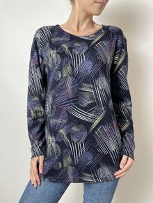 Дамска блуза с дълъг ръкав, леко ватирана материя с кашмирена мекота, десен кръгове в тъмно лилаво
