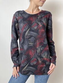 Дамска блуза с дълъг ръкав, леко ватирана материя с кашмирена мекота, десен кръгове в тъмно червено