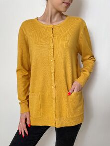 Дамска жилетка с кашмир, гладка плетка с два предни джоба и малки копчета, цвят горчица