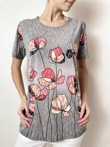 Лятна дамска блуза с къс ръкав на розови цветя