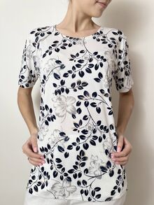 Лятна дамска блуза с къс ръкав, флорален десен в бяло и черно